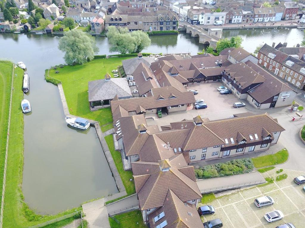 Dolphin Cambridge 4*