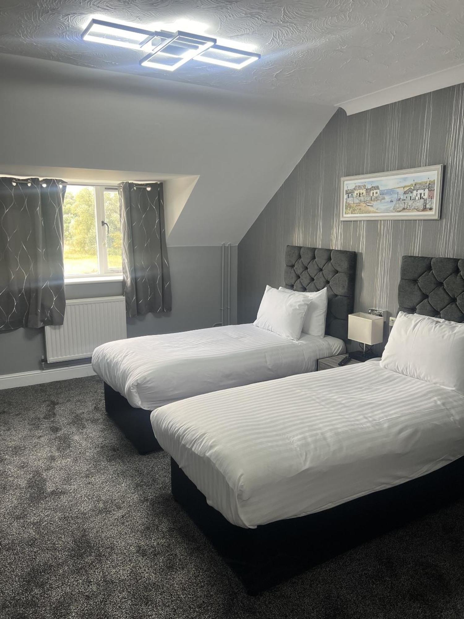Dolphin Cambridge Hotel 4*